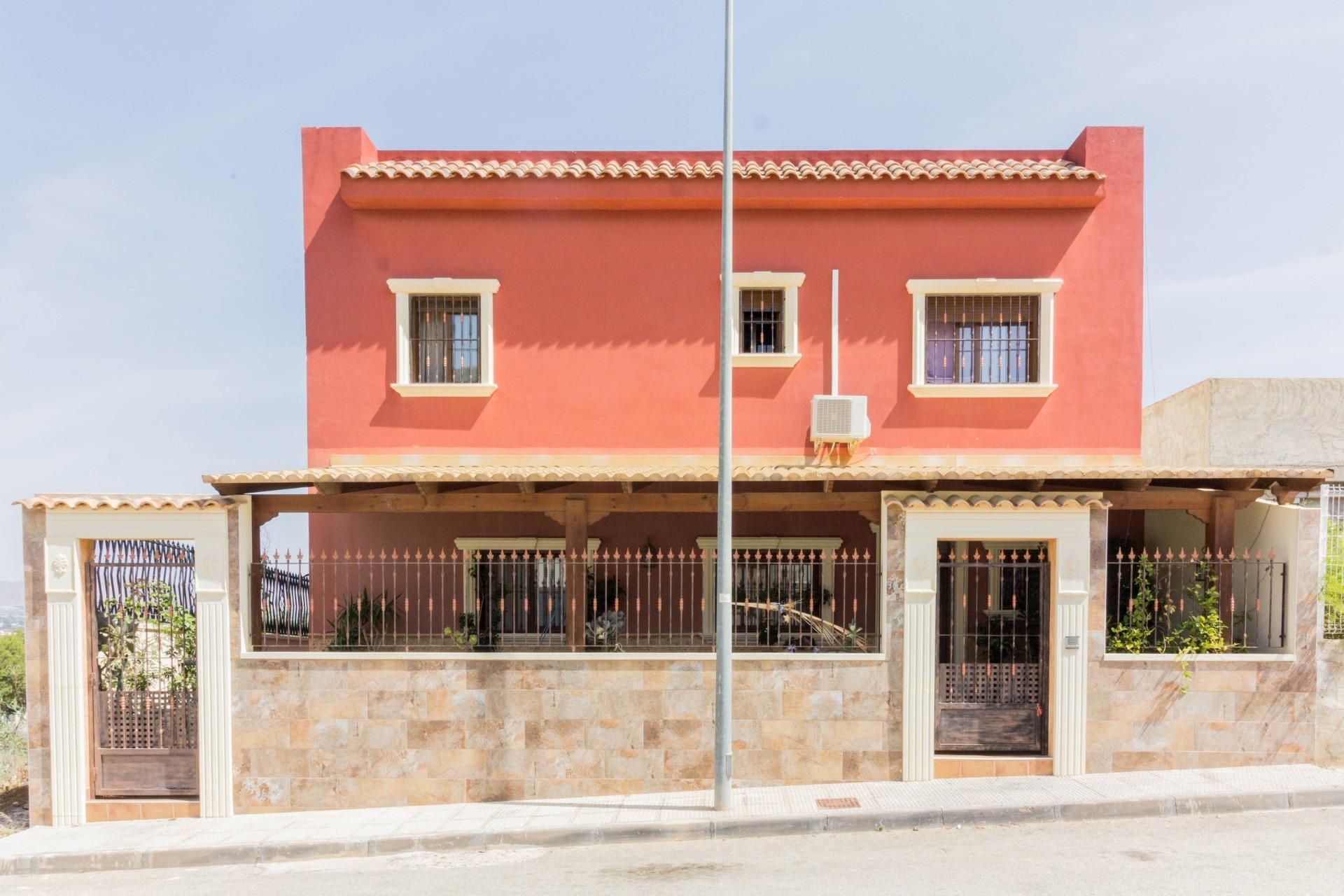 Vista exterior de Casa o xalet en venda en Cox amb Aire condicionat, Jardí privat i Terrassa