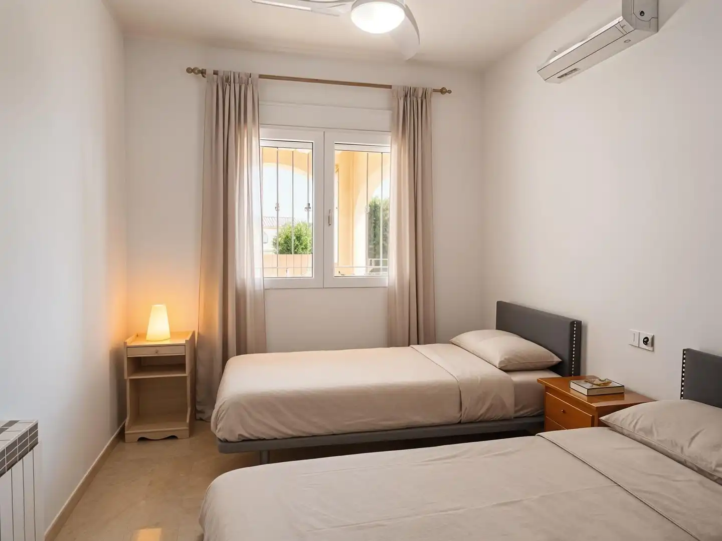 Bedroom of Houses for sale in Oliva  with Air Conditioner, Heating and Private garden