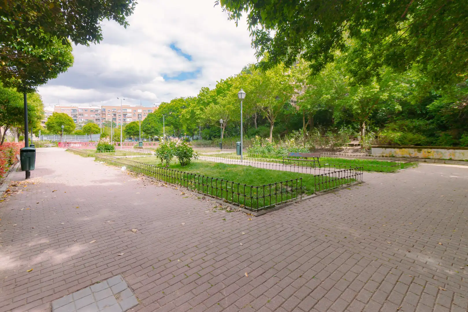 Außenansicht von Wohnung zum Verkauf in Madrid mit Heizung