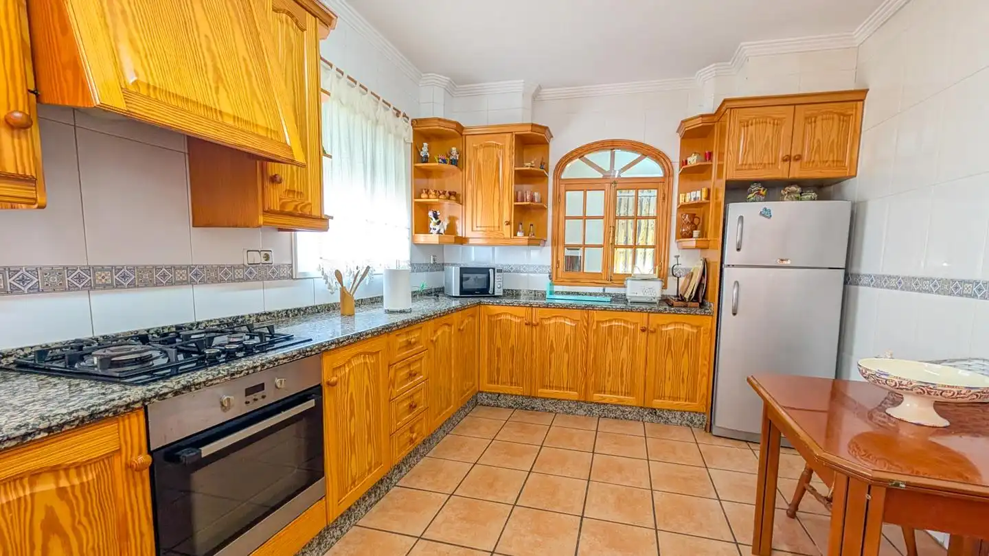 Cuina de Casa o xalet en venda en Elche / Elx amb Aire condicionat, Jardí privat i Terrassa