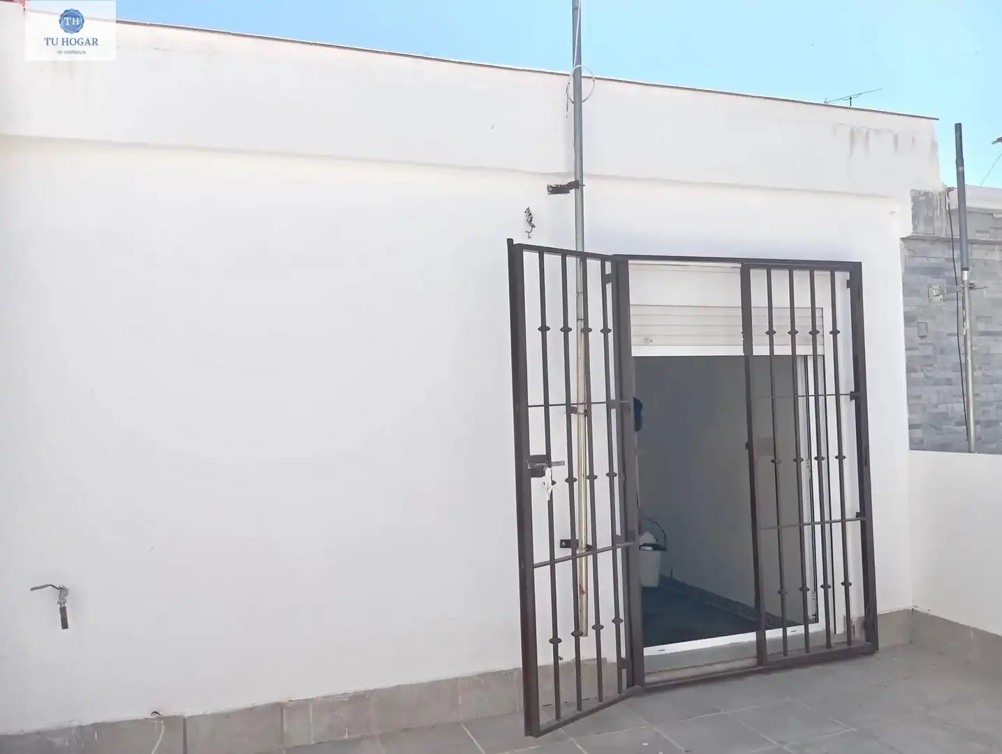 Exterior view of Detached homes for rent in Alcalá de Guadaira  with Terrace and Storage room