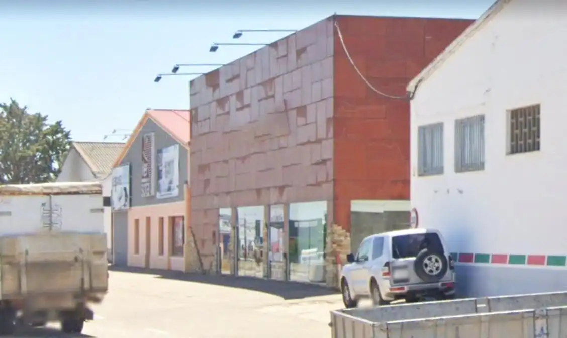 Vista exterior de Nave industrial en venta en Roales