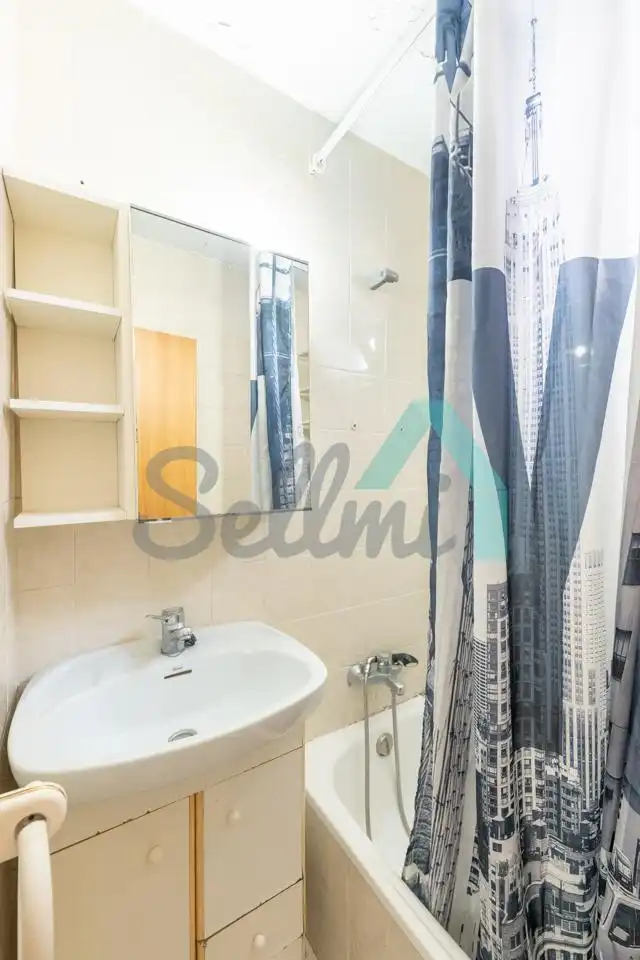 Planta baja de alquiler en Calle Arzobispo Guisasola, Santo Domingo - El Campillín