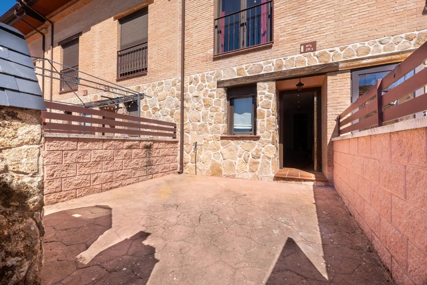 Vista exterior de Casa adosada de alquiler en Ávila con Calefacción, Parquet y Terraza