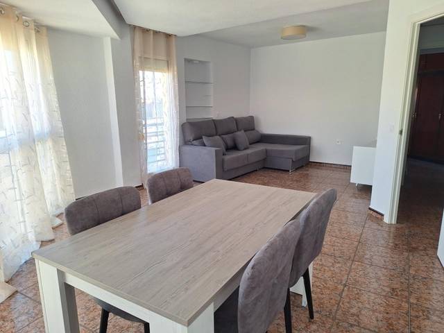 Apartamento en Alquiler en Calle RODRIGO CARO en Carolinas Altas