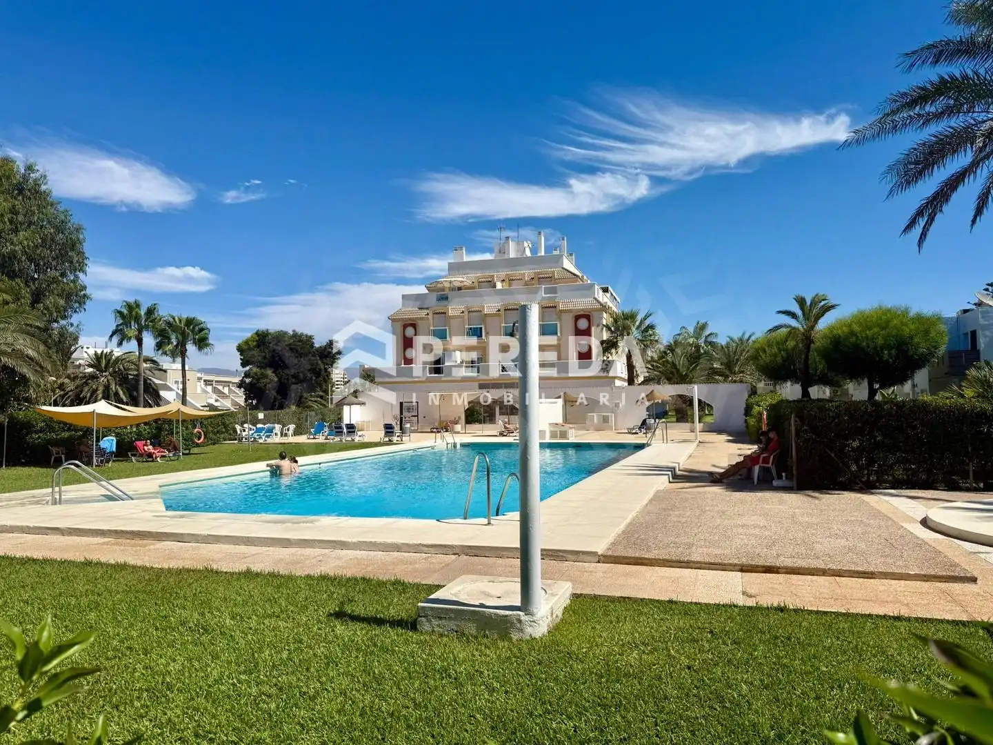 Piscina de Estudi en venda en Roquetas de Mar amb Jardí privat i Piscina comunitària