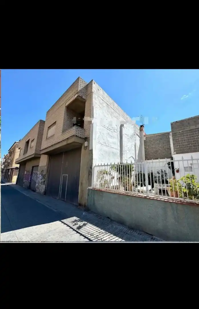 Vista exterior de Edifici en venda en Sagunto / Sagunt