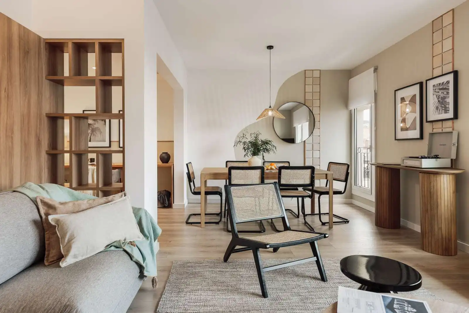 Comedor de Apartamento para compartir en Barcelona con Aire acondicionado, Terraza y Amueblado