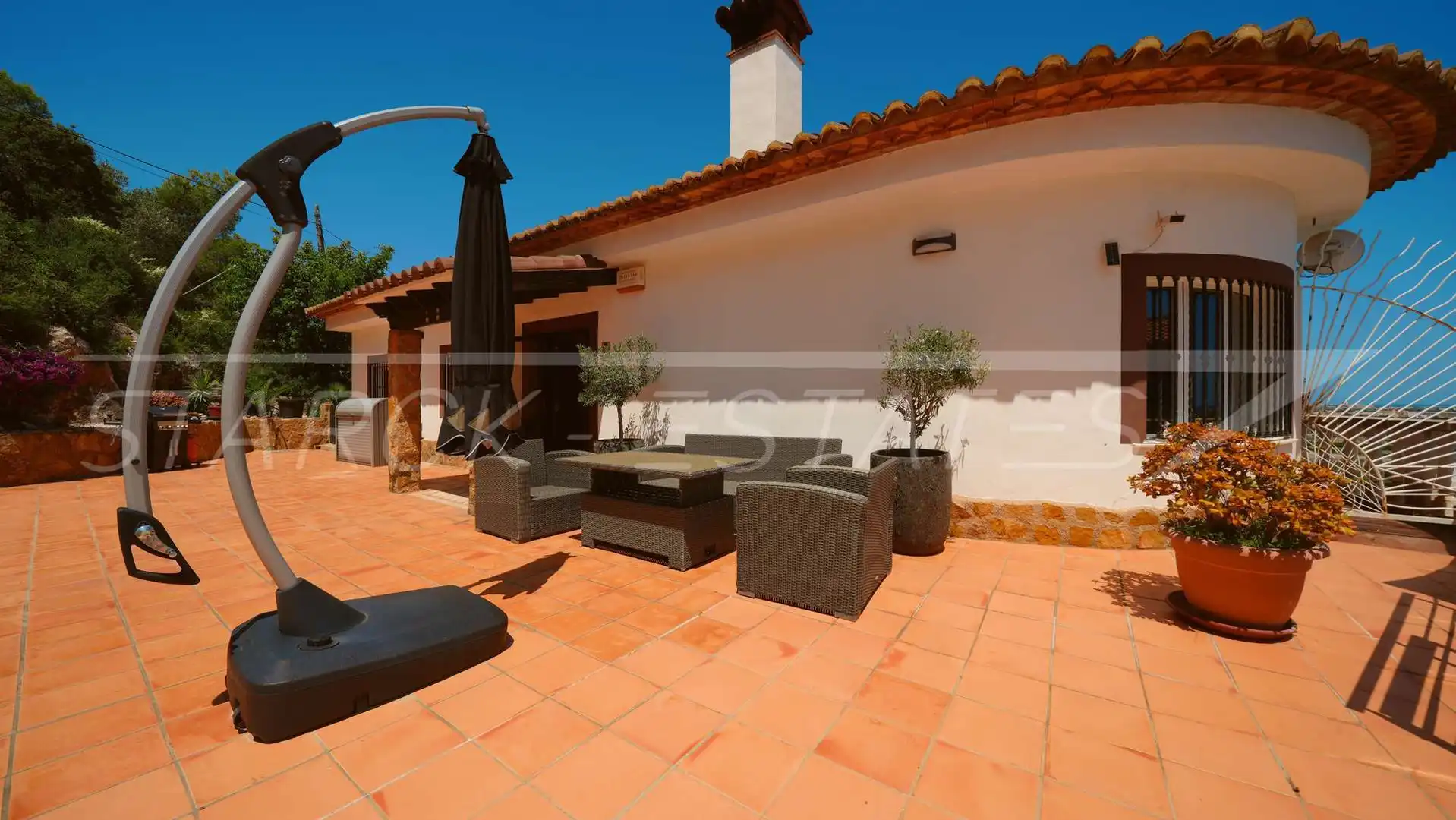 Terrassa de Casa o xalet en venda en Oliva amb Aire condicionat, Jardí privat i Piscina