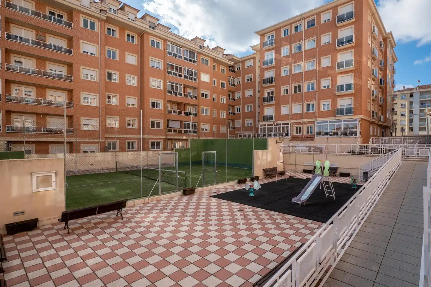 Wohnung mit Pool zum Verkauf in Calle Agustín Rodríguez Sahagún
