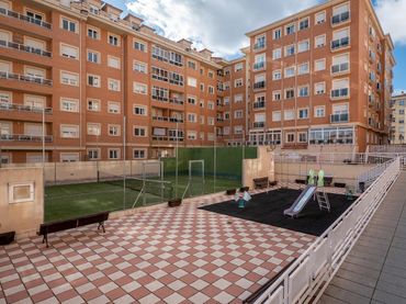 Pis amb piscina en venda a Calle Agustín Rodríguez Sahagún