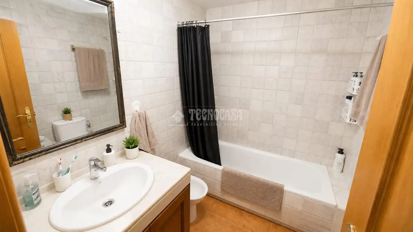Badezimmer von Einfamilien-Reihenhaus zum Verkauf in Marbella mit Terrasse