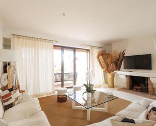 Living room of Attic to rent in Estepona  with Air Conditioner, Terrace and Swimming Pool