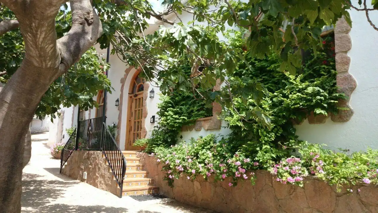 Vista exterior de Local en venda en Alfara de Carles amb Moblat