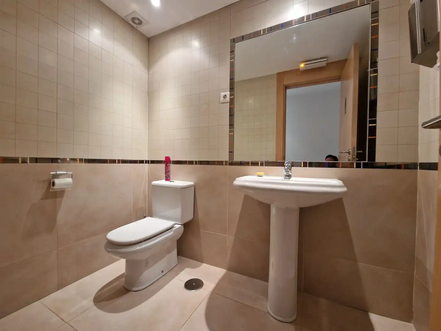 Baño de Oficina de alquiler en Algete con Aire acondicionado, Calefacción y Trastero