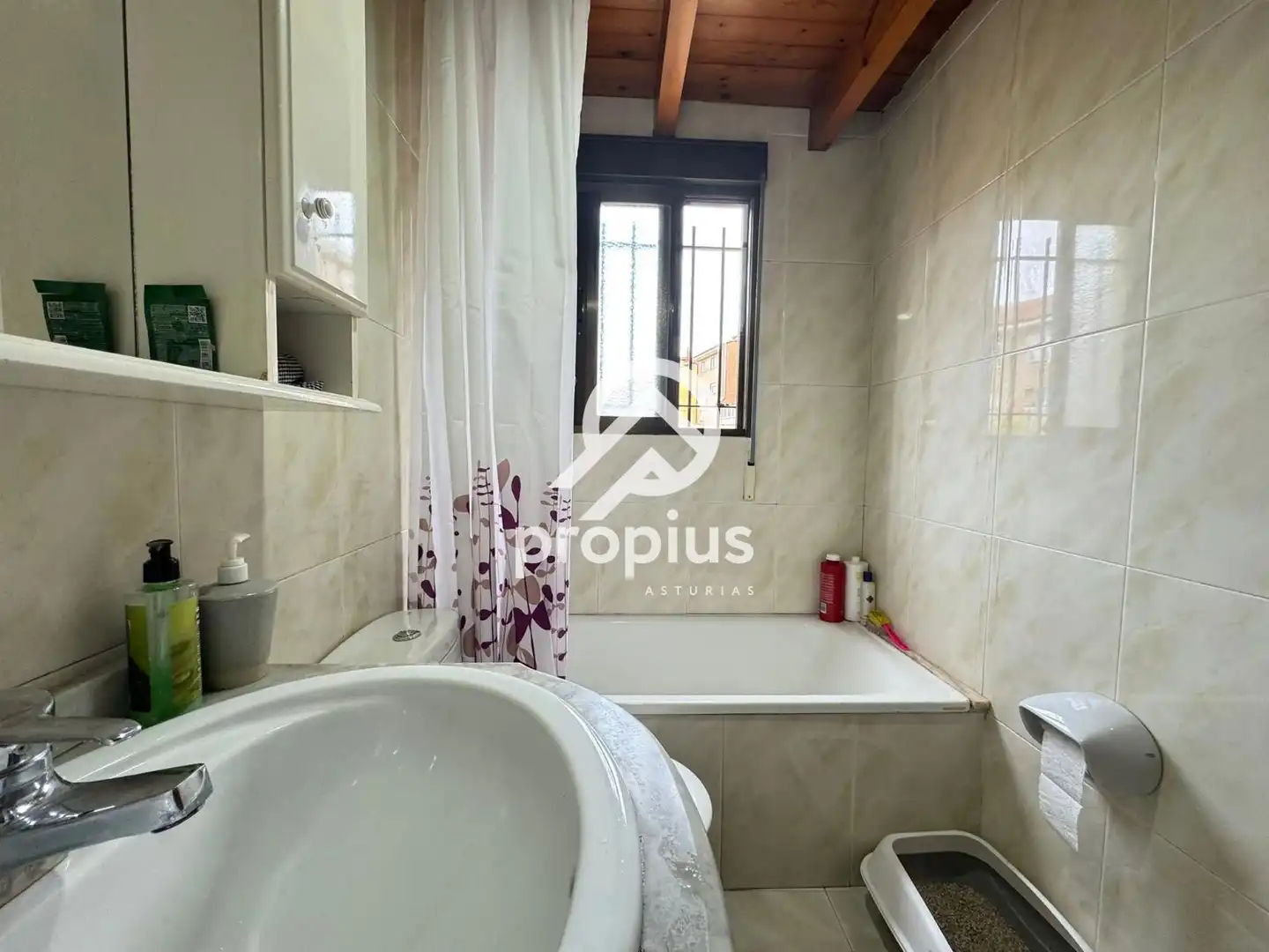 Badezimmer von Maisonette zum Verkauf in Llanes mit Heizung und Möbliert