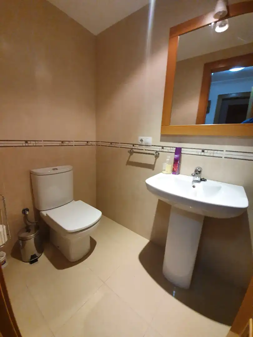 Baño de Piso de alquiler en Guadix con Aire acondicionado, Calefacción y Trastero