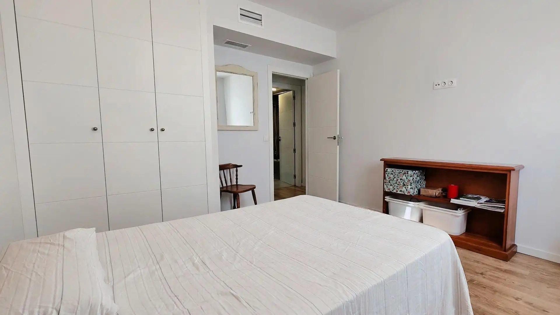Dormitori de Pis en venda en San Juan de Aznalfarache amb Aire condicionat, Jardí privat i Parquet