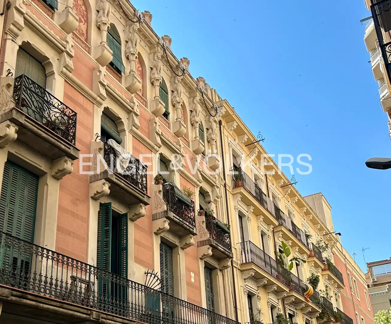 Vista exterior de Piso en venta en Barcelona con Calefacción, Terraza y Balcón