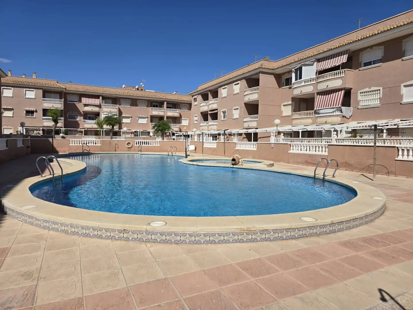 Schwimmbecken von Wohnungen zum Verkauf in Santa Pola mit Klimaanlage, Terrasse und Möbliert
