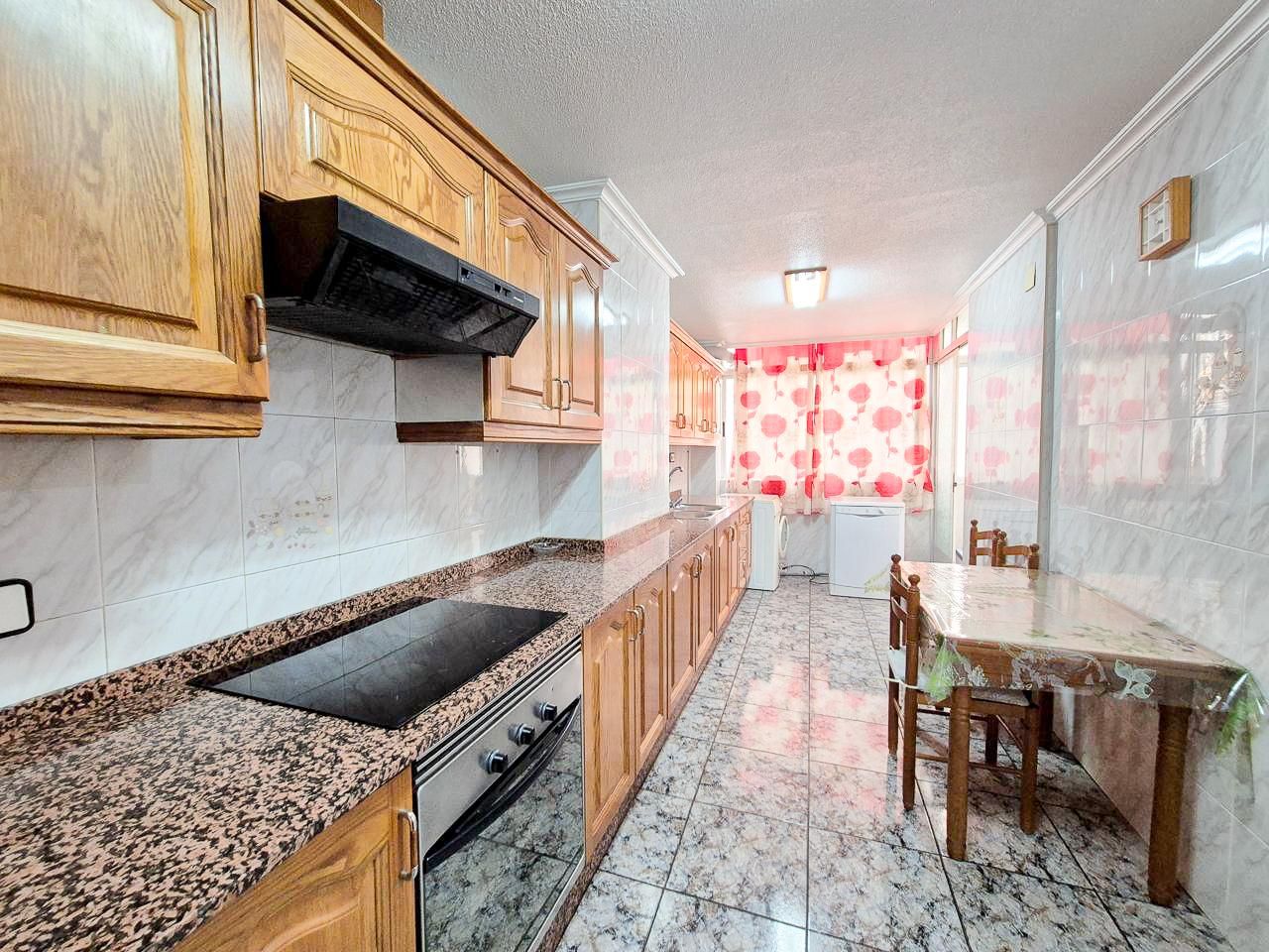 Cocina de Piso en venta en Elche / Elx con Aire acondicionado, Amueblado y Balcón