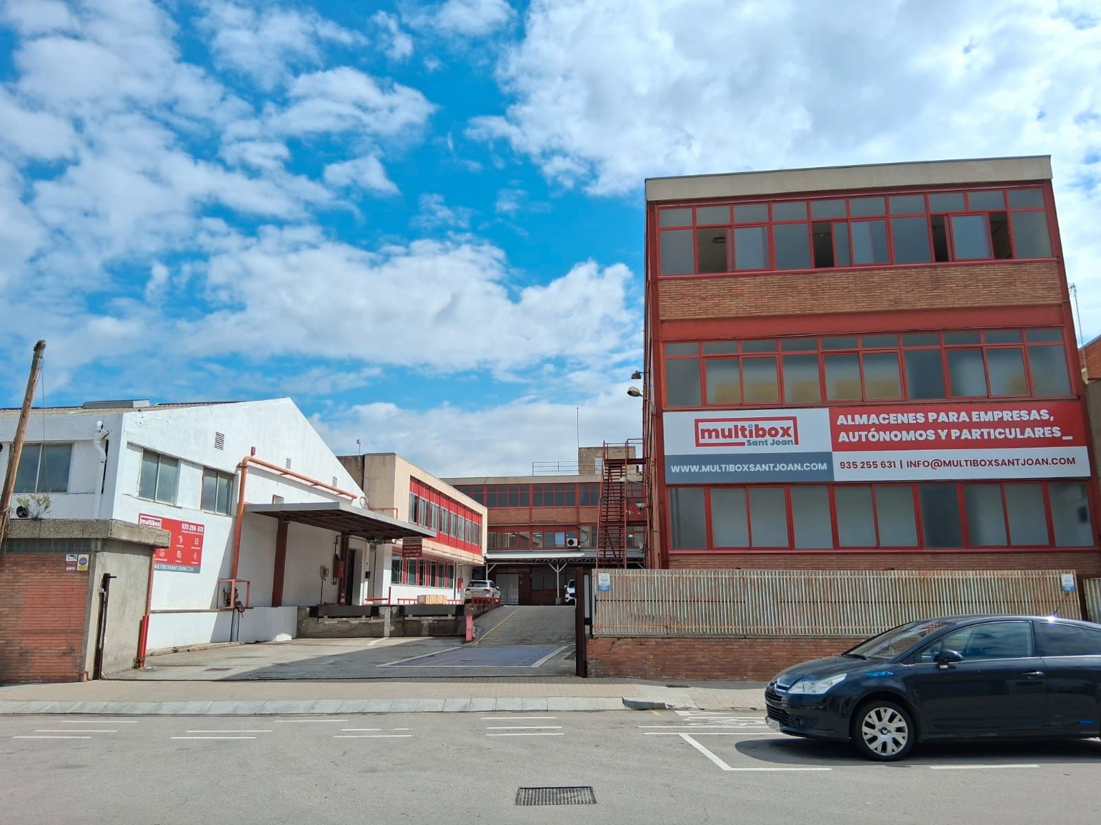 Nau industrial de lloguer a Avinguda de la Mare de Déu de Montserrat, 4, Les Planes