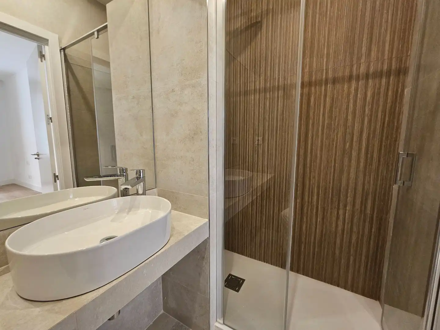 Baño de Piso de alquiler en Madrid con Aire acondicionado y Calefacción