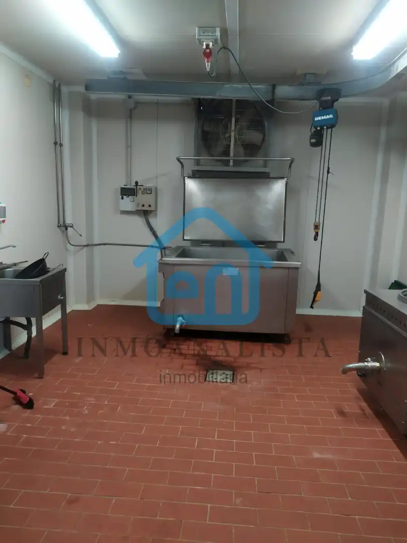 Vista exterior de Nave industrial en venta en Utiel con Alarma