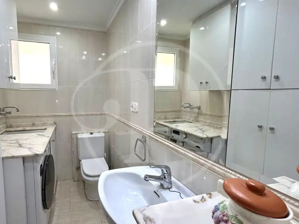 Baño de Apartamento en venta en Valencia con Aire acondicionado y Balcón