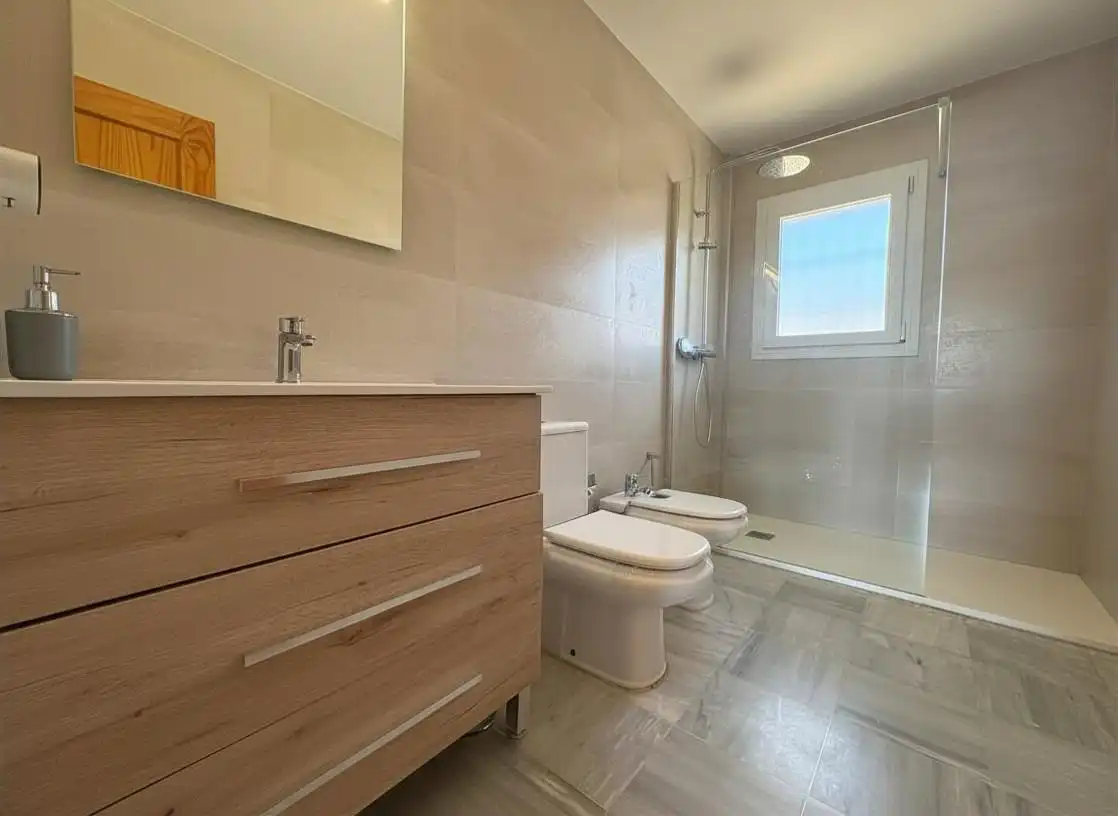 Baño de Casa o chalet en venta en Algeciras con Calefacción, Jardín privado y Terraza