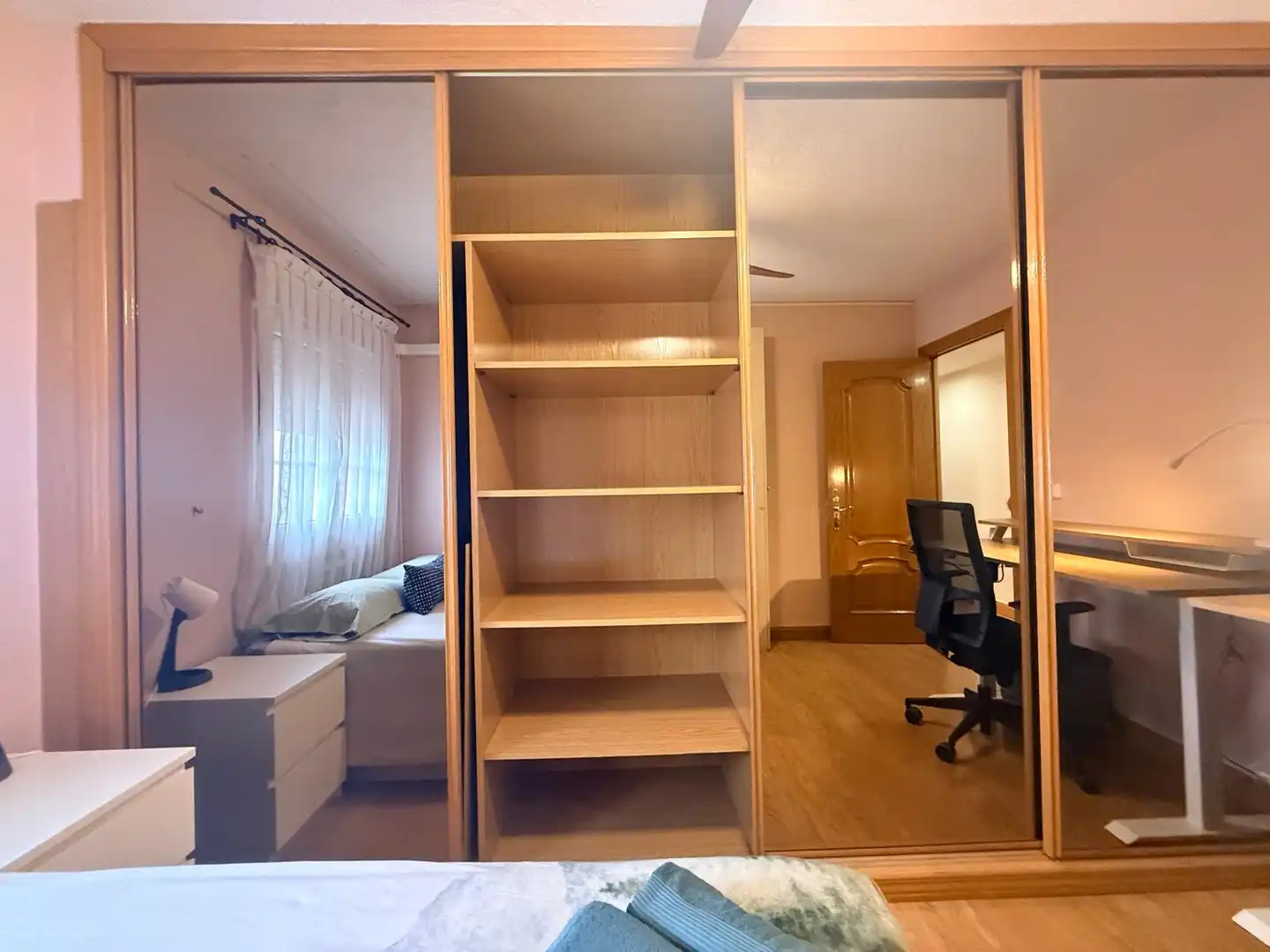 Bedroom of Flat for share in Madrid  with Air Conditioner, Heating and Furnished