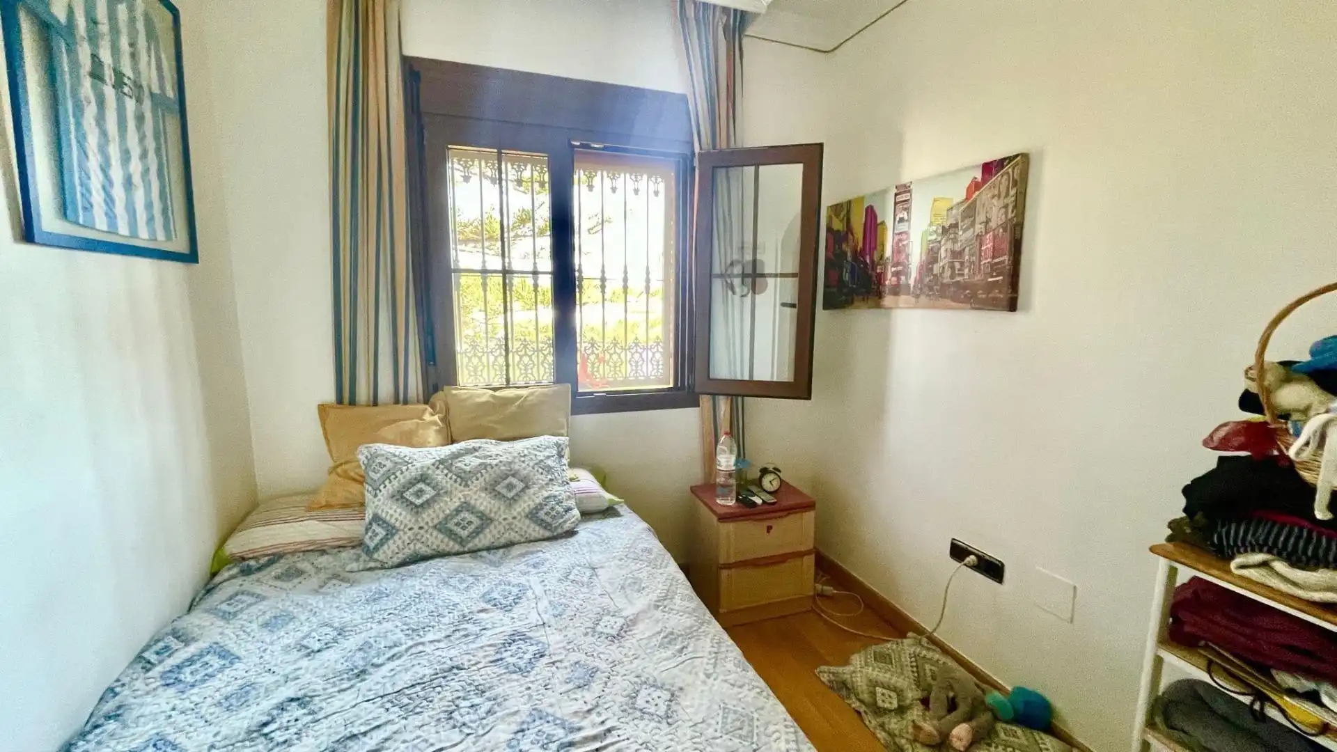 Dormitori de Casa o xalet en venda en Alhaurín de la Torre amb Aire condicionat, Jardí privat i Terrassa