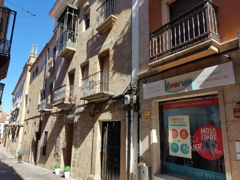 Vista exterior de Oficina de lloguer en Plasencia amb Calefacció