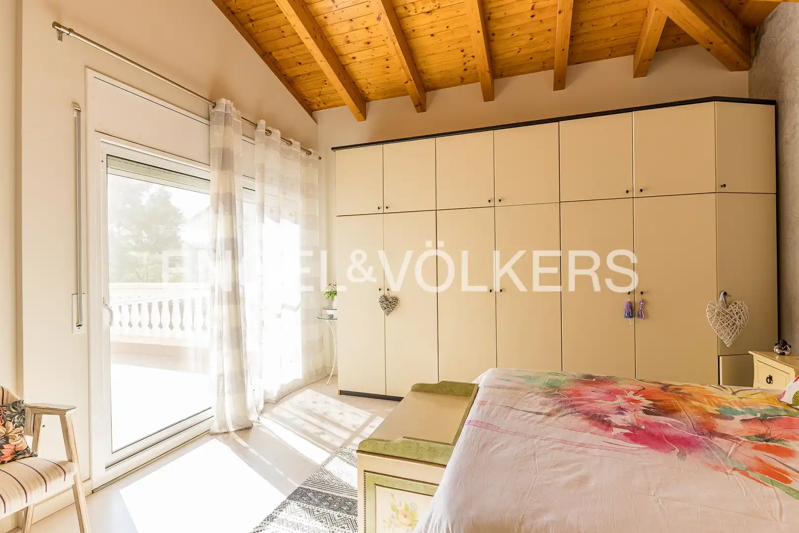 Dormitori de Casa o xalet en venda en Rubí amb Calefacció, Jardí privat i Parquet