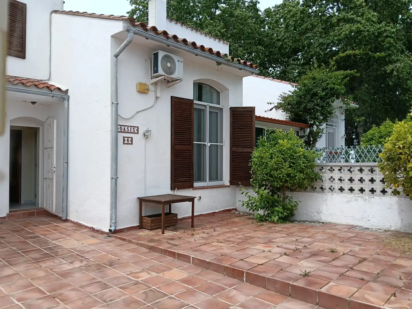 Vista exterior de Casa o xalet en venda en Empuriabrava amb Aire condicionat, Calefacció i Jardí privat