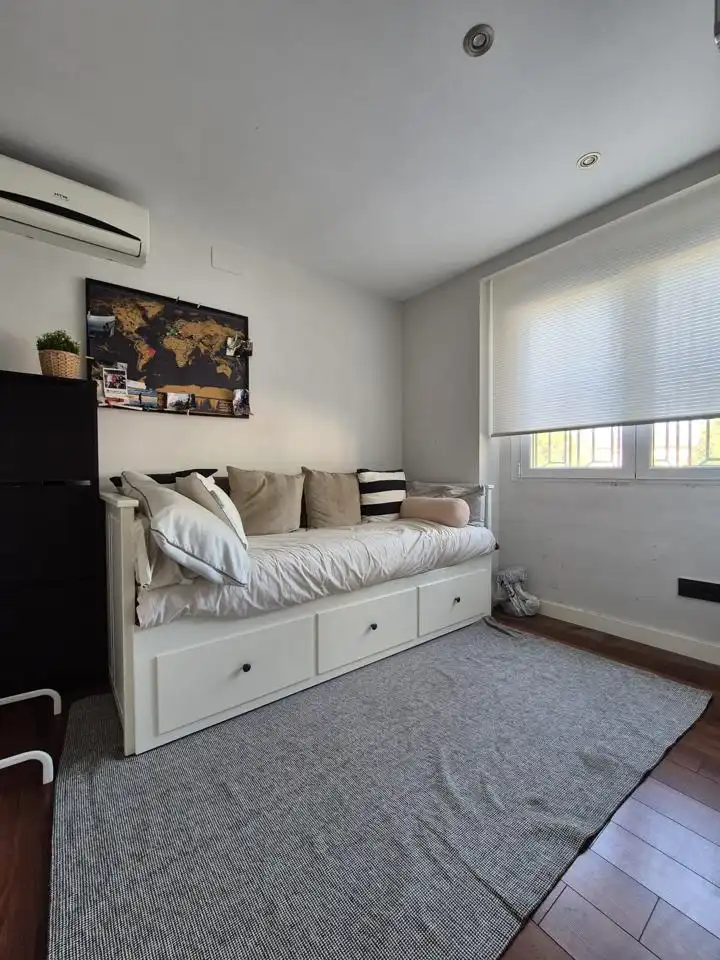 Bedroom of Flat for sale in Majadahonda  with Air Conditioner