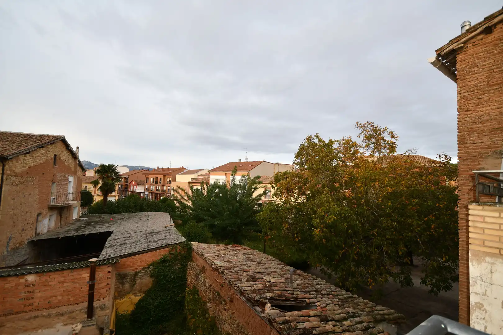Vista exterior de Finca rústica en venda en Fuenmayor amb Calefacció, Parquet i Terrassa