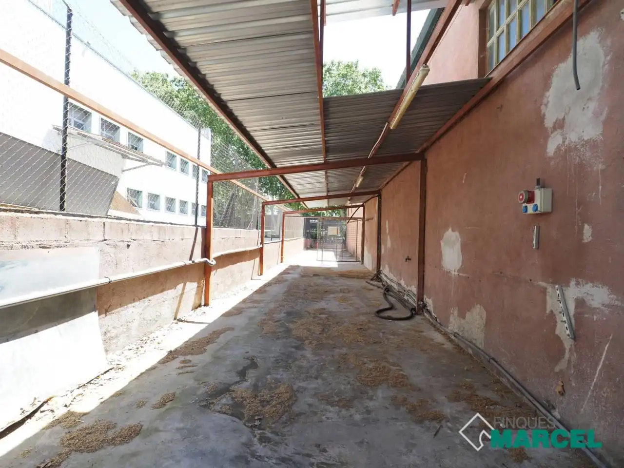 Terrasse von Fabrikhallen zur Miete in La Roca del Vallès