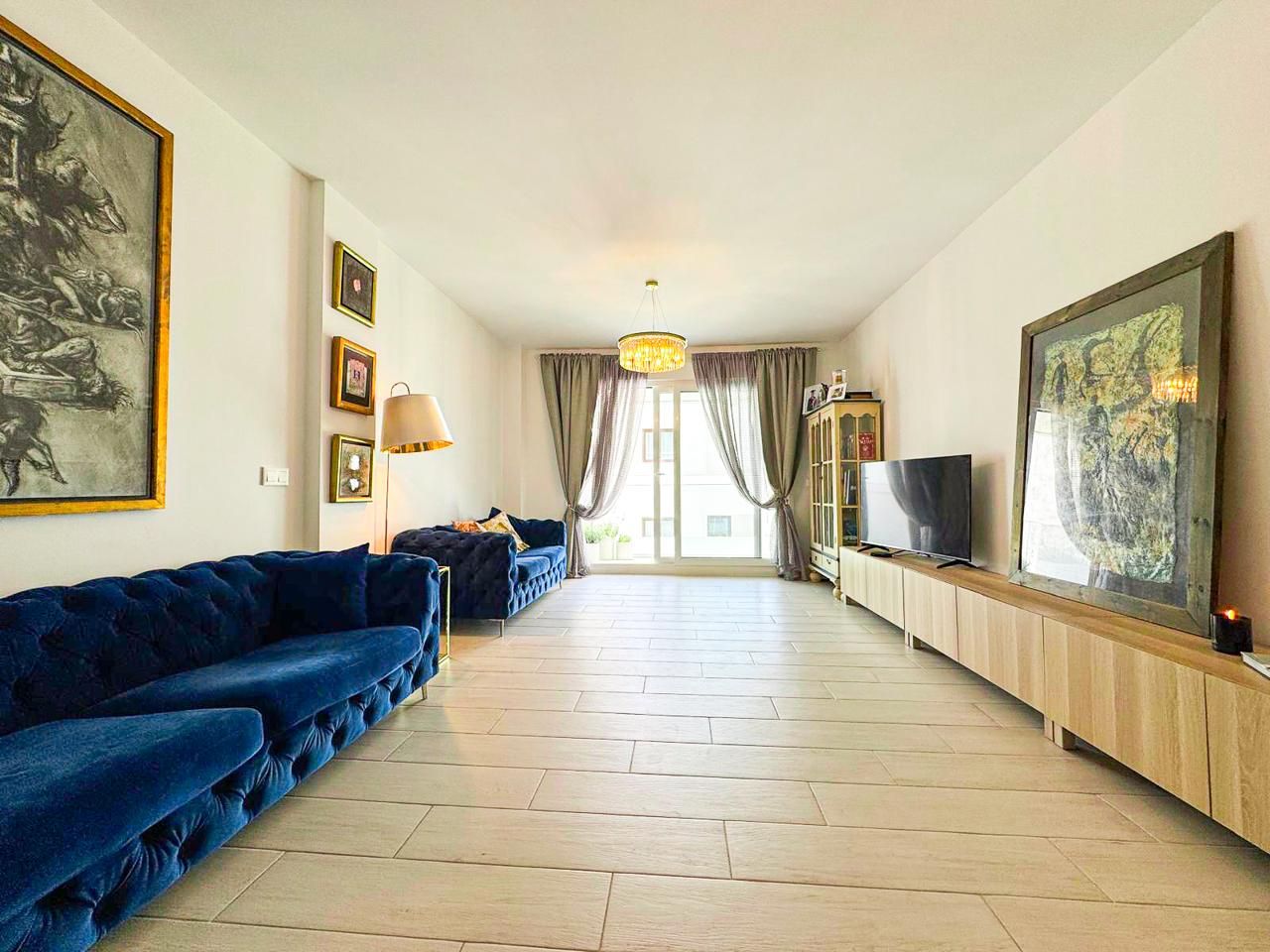 Sala d'estar de Apartament en venda en Estepona amb Aire condicionat, Calefacció i Jardí privat
