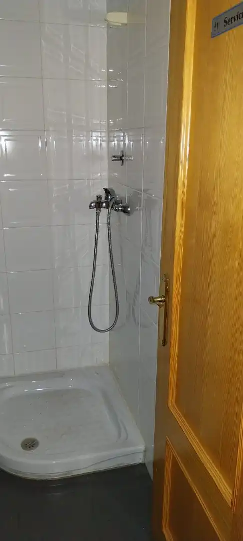 Badezimmer von Fabrikhallen zur Miete in Alcalá de Henares mit Heizung