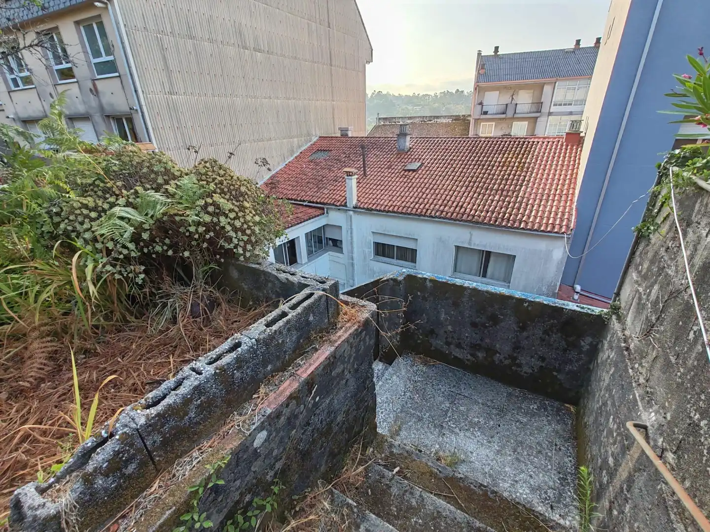 Vista exterior de Edificio en venta en Boiro
