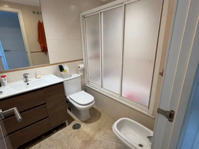 Bany de Pis en venda en Torremolinos amb Aire condicionat, Terrassa i Balcó