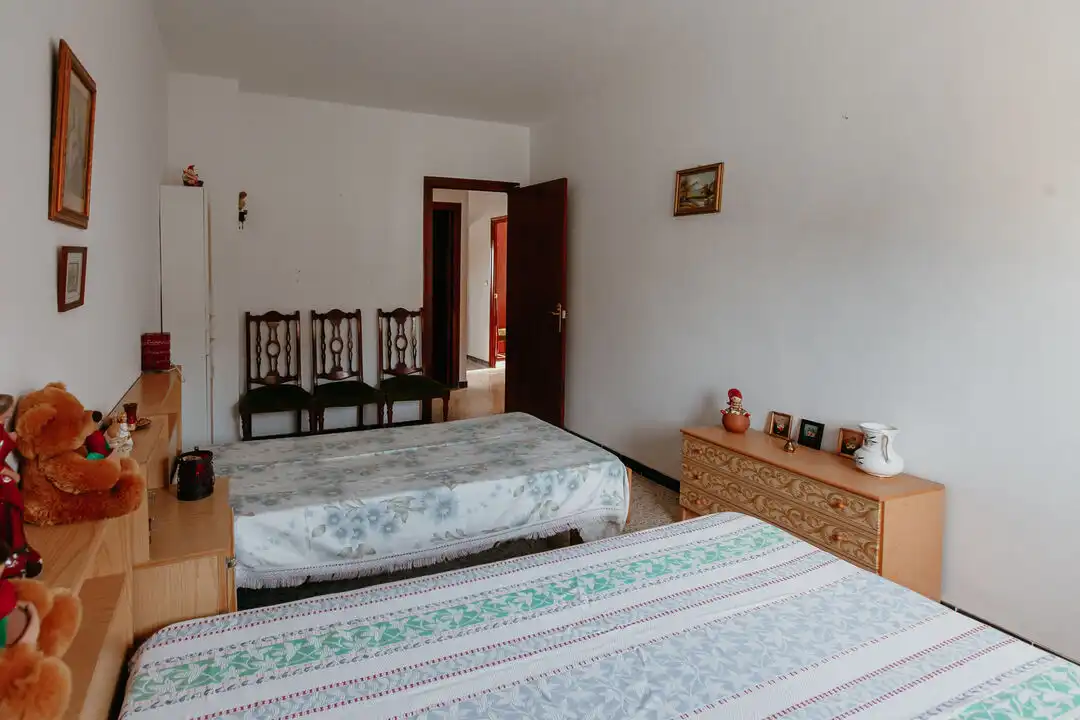 Dormitori de Casa o xalet en venda en Almuniente amb Calefacció, Terrassa i Moblat