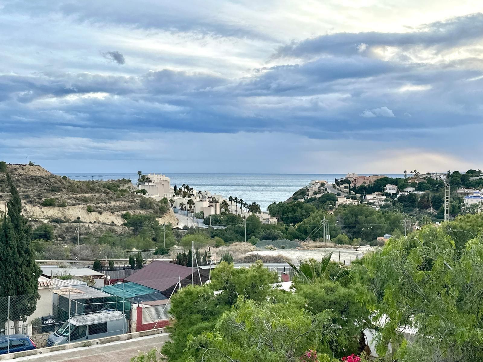 Vista exterior de Casa adosada en venda en El Campello amb Terrassa