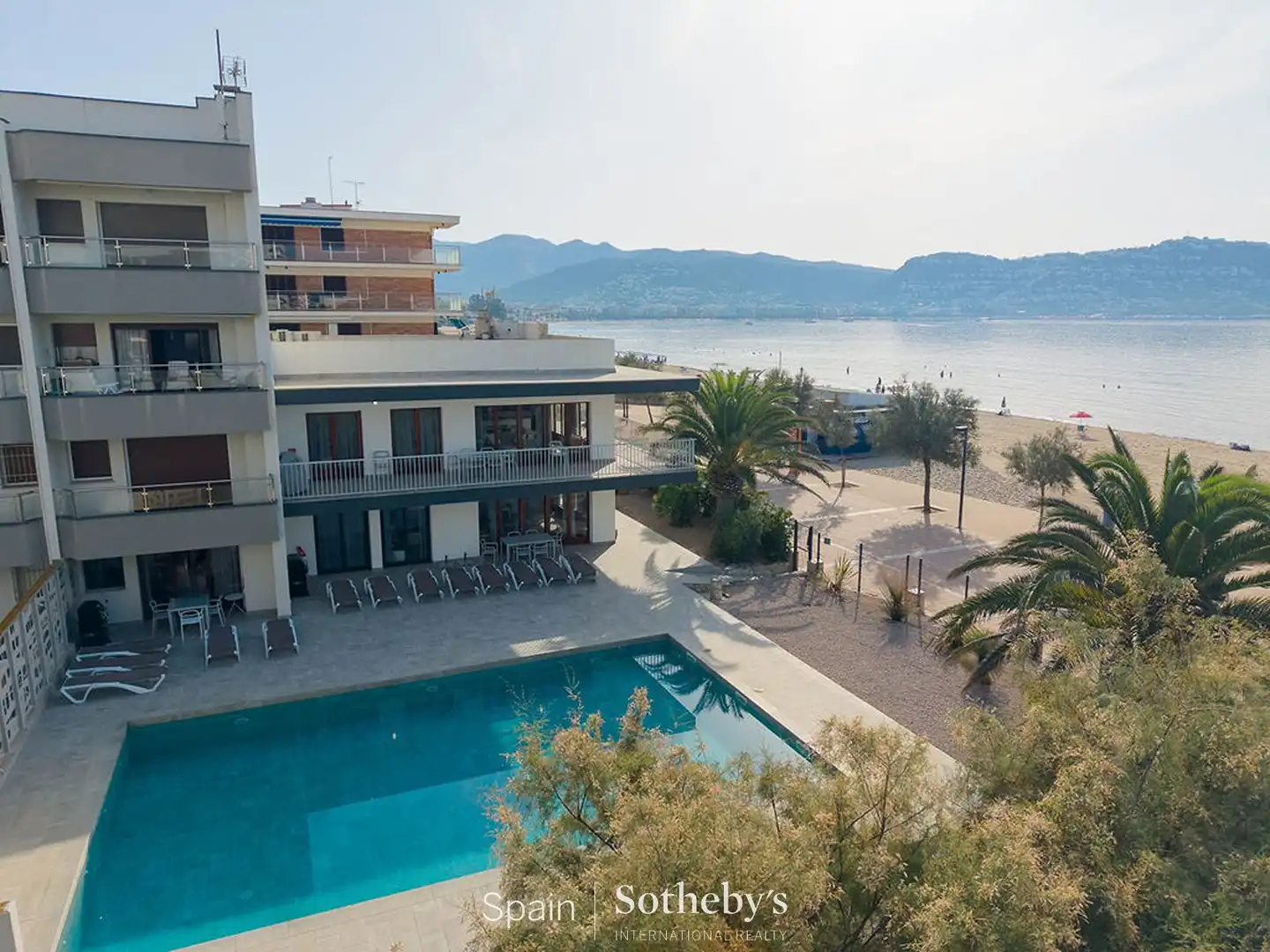Piscina de Edificio en venta en Roses