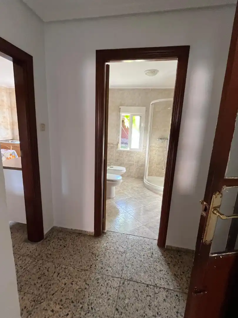 Bany de Casa o xalet en venda en La Parrilla  amb Calefacció, Terrassa i Traster