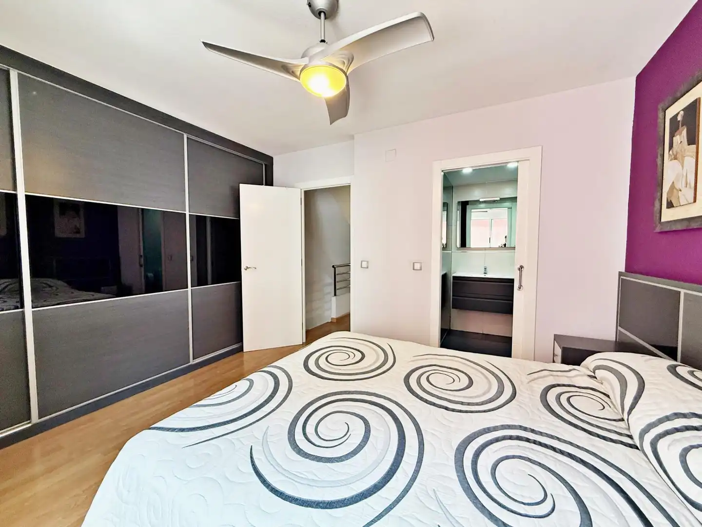 Habitación de Casa adosada en venta en Paterna con Aire acondicionado, Jardín privado y Trastero