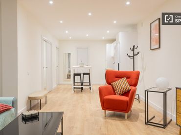 Appartamento con balcone in affitto a Usera