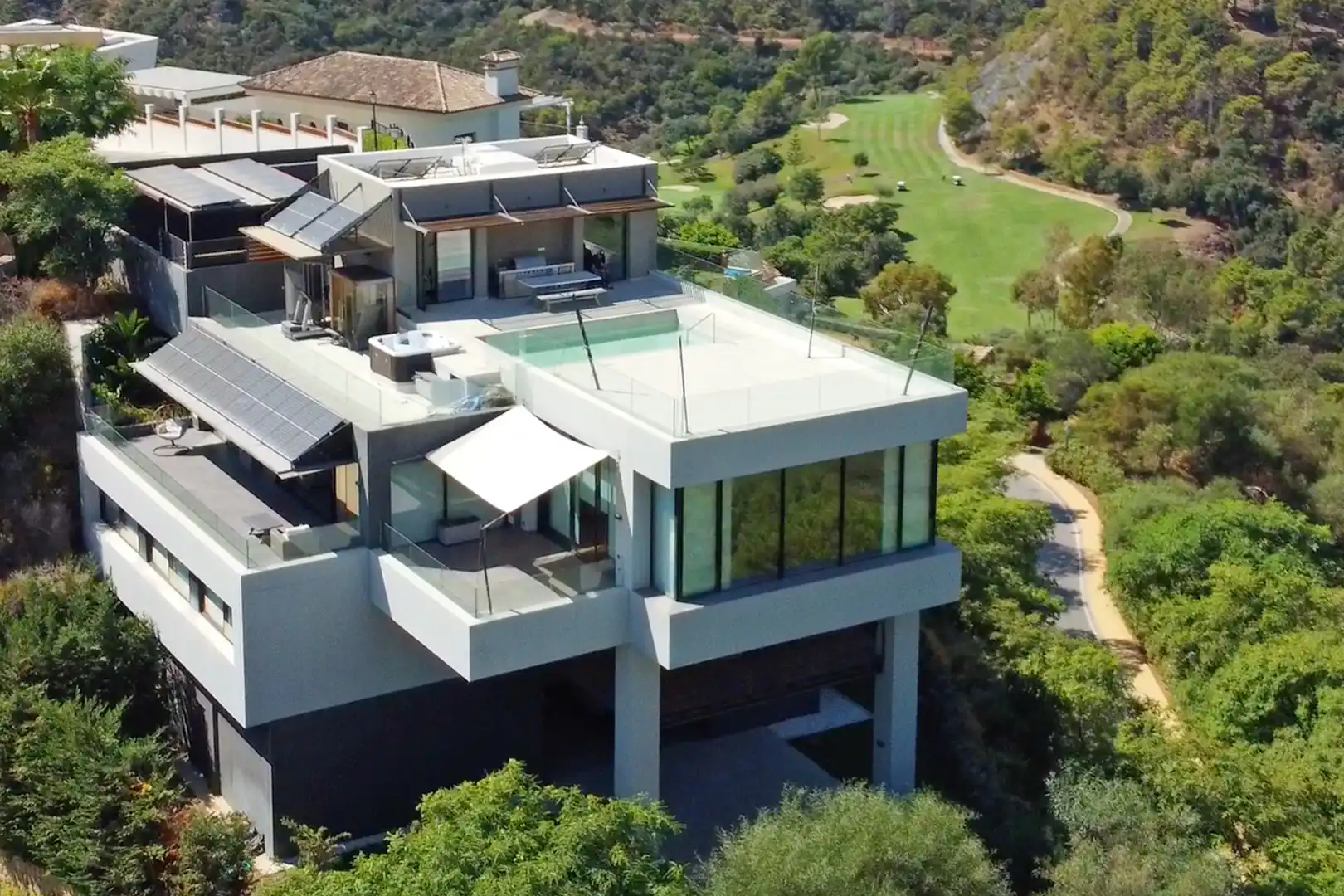Vista exterior de Casa o chalet en venta en Benahavís con Aire acondicionado, Calefacción y Jardín privado