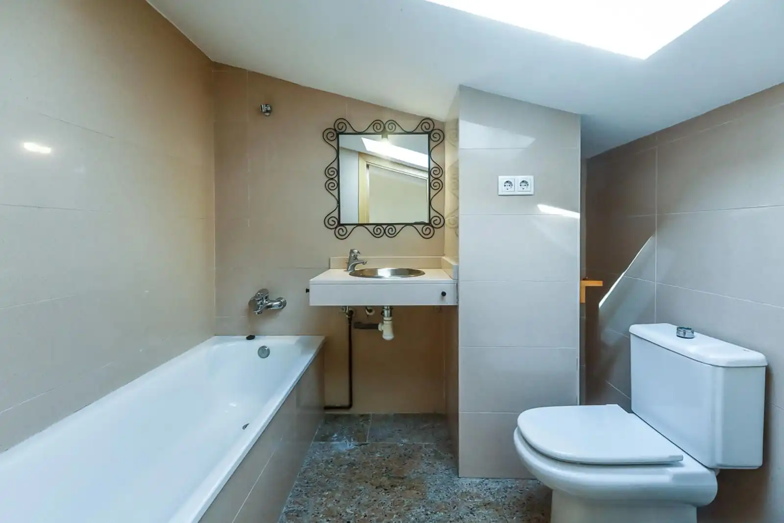 Badezimmer von Maisonette zum Verkauf in Sabadell mit Klimaanlage, Heizung und Parkett
